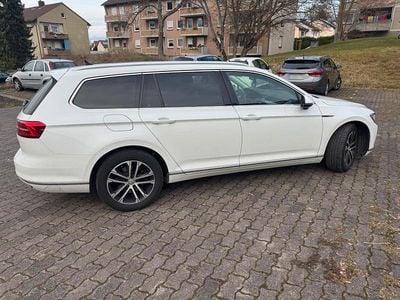 Gebraucht VW Passat 190 PS (139 kW) 2018 Weiß Kombi