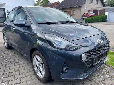 Gebraucht Hyundai i10 Trend 84 PS (61 kW) 2021 Grau Kleinwagen