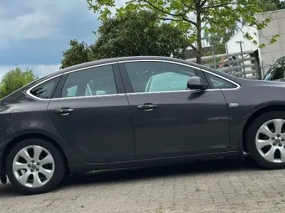 Gebraucht Opel Astra Innovation 140 PS (102 kW) 2013 Grau Limousine