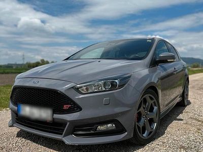 Gebraucht Ford Focus ST 185 PS (136 kW) 2014 Grau Limousine