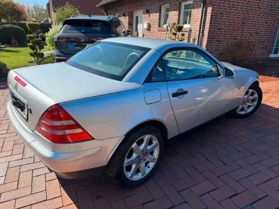 Gebraucht Mercedes SLK230 193 PS (141 kW) 1998 Silber Cabrio