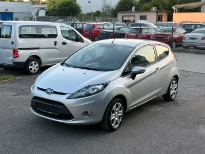 Gebraucht Ford Fiesta Champions Edition 82 PS (60 kW) 2012 Silber