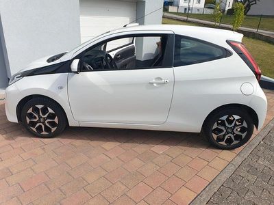 Gebraucht Toyota Aygo X-play 72 PS (52 kW) 2018 Weiß Kleinwagen