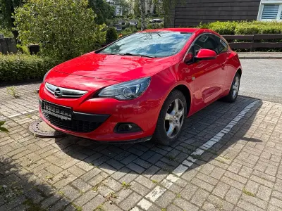 Gebraucht Opel Astra GTC 140 PS (102 kW) 2013 Rot Limousine