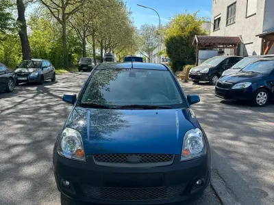 Gebraucht Ford Fiesta 74 PS (54 kW) 2007 Blau Kleinwagen