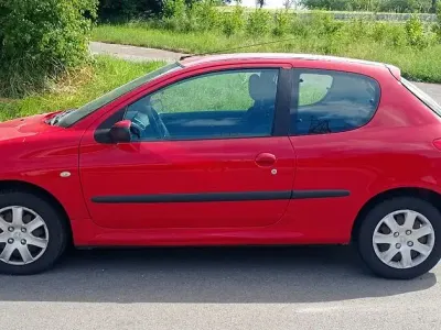 Gebraucht Peugeot 206 60 PS (44 kW) 2009 Rot Limousine