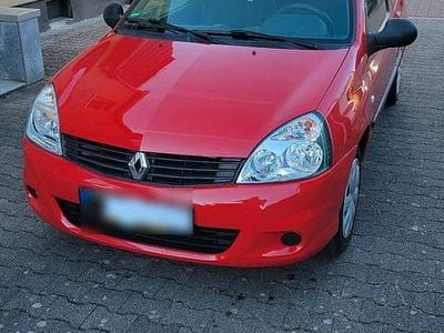 Second-hand Renault Clio II 58 CP (42 kW) 2010 Roșu Hatchback