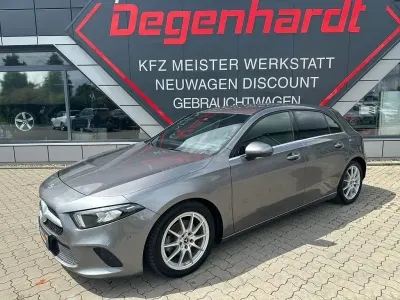 Gebraucht Mercedes A180 116 PS (85 kW) 2019 Grau Limousine