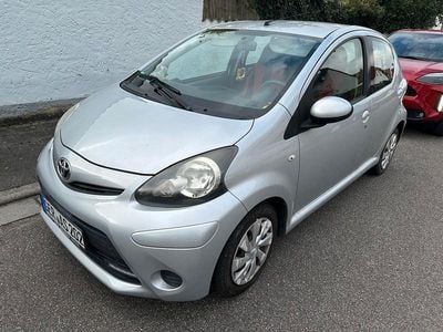 Gebraucht Toyota Aygo Cool 68 PS (50 kW) 2014 Silber Kleinwagen