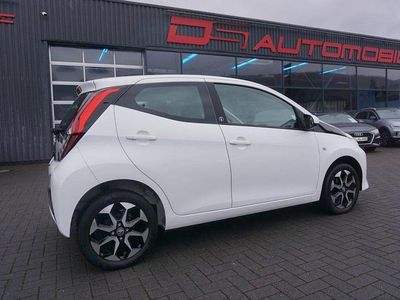 Schneeweiß Gebraucht 2021 Toyota Aygo Team Kleinwagen | 12.990 € (Fairer Preis)