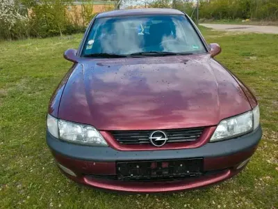 Usata Opel Vectra 115 CV (84 kW) 1996 Rosso Berlina