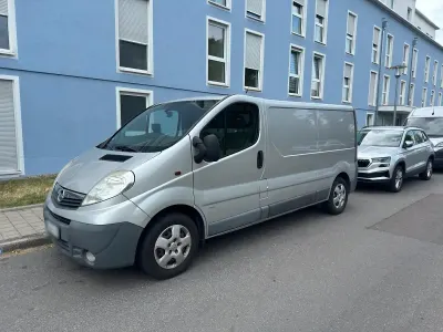 Gebraucht Opel Vivaro 114 PS (83 kW) 2014 Silber Van / Kleinbus