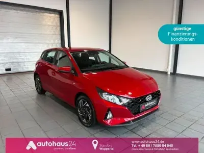 Gebraucht Hyundai i20 Select 101 PS (74 kW) 2021 Rot Kleinwagen