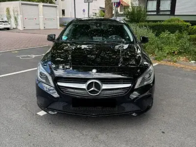 Gebraucht Mercedes CLA180 Shooting Brake 122 PS (89 kW) 2015 Schwarz Kombi