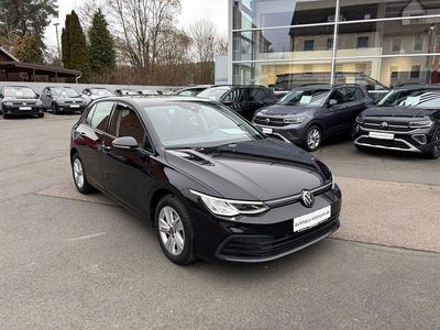 Second-hand VW Golf VIII Life 131 CP (96 kW) 2022 Negru Berlinǎ