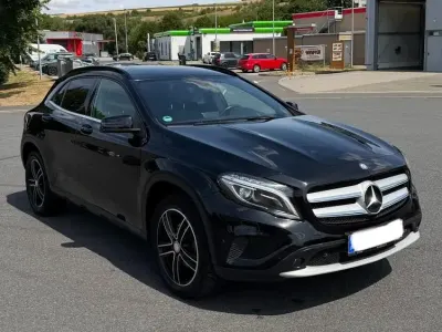 Gebraucht Mercedes GLA200 136 PS (100 kW) 2015 Schwarz SUV