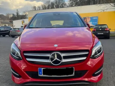 Gebraucht Mercedes B180 122 PS (89 kW) 2016 Rot Kleinwagen