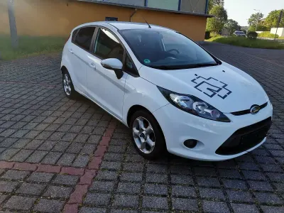 Gebraucht Ford Fiesta 82 PS (60 kW) 2010 Weiß Kleinwagen