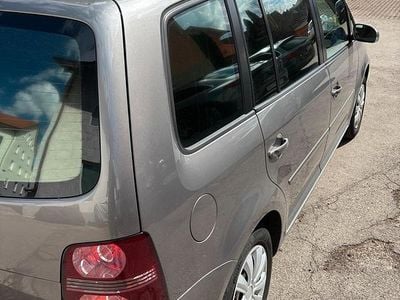 Usata VW Touran 140 CV (102 kW) 2008 Grigio Monovolume