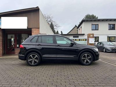 Deep black perleffekt Gebraucht 2023 VW Tiguan Active SUV | 22.099 € (Guter Preis)