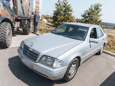 Gebraucht Mercedes C180 Sport Edition 122 PS (89 kW) 1993 Silber Limousine