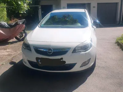 Gebraucht Opel Astra 100 PS (73 kW) 2010 Weiß Limousine