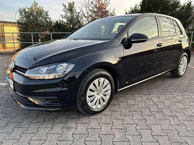 Gebraucht VW Golf VII Trendline 90 PS (66 kW) 2018 Schwarz metallic Kleinwagen