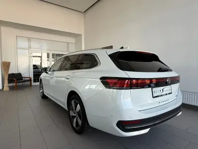 Gebraucht VW Passat Business 150 PS (110 kW) 2025 Weiß Kombi
