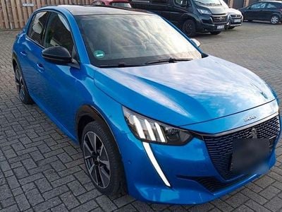 Blau Gebraucht 2021 Peugeot e-208 GT Kleinwagen | 15.999 € (Fairer Preis)