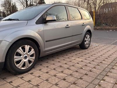 Gebraucht Ford Focus 101 PS (74 kW) 2005 Grau Kombi