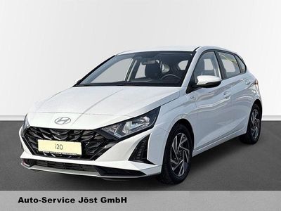 Sol (weiss Gebraucht 2024 Hyundai i20 Trend Limousine | 17.950 € (Fairer Preis)