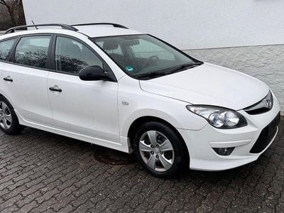 Weiß Gebraucht 2012 Hyundai i30 Edition Kombi | 3.900 € (Fairer Preis)