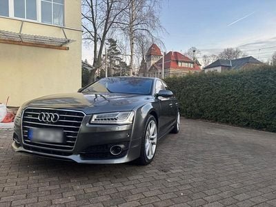 Grau Gebraucht 2015 Audi A8 Exclusive Limousine | 24.900 € (Teuer)