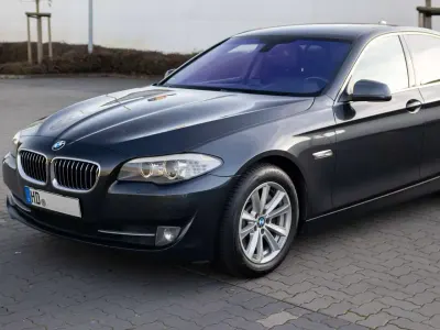 Gebraucht BMW 528 Sport Line 258 PS (189 kW) 2011 Grau Limousine