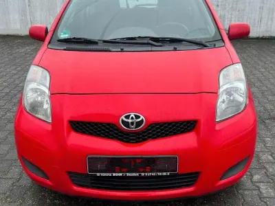 Gebraucht Toyota Yaris Cool 69 PS (50 kW) 2011 Rot Kleinwagen