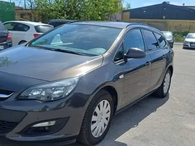 Gebraucht Opel Astra Edition 120 PS (88 kW) 2015 Phantom/rocky/asteroid grey Kombi