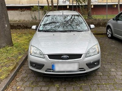 Gebraucht Ford Focus 115 PS (84 kW) 2006 Silber Kombi