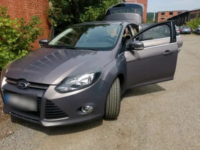 Gebraucht Ford Focus 101 PS (74 kW) 2012 Grau Limousine
