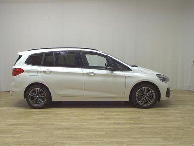 Weiss Gebraucht 2020 BMW 220 Gran Tourer Sport Line Van / Kleinbus | 18.780 € (Guter Preis)