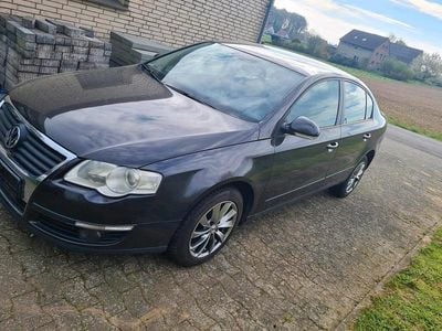 Second-hand VW Passat 140 CP (102 kW) 2007 Maro Berlinǎ