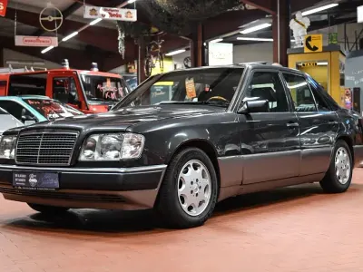 Gebraucht Mercedes 300 147 PS (108 kW) 1991 Schwarz Limousine