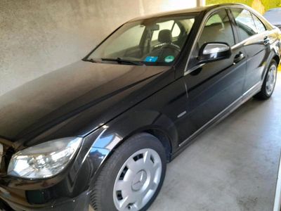 Second-hand Mercedes 220 185 CP (136 kW) 2007 Negru Berlinǎ