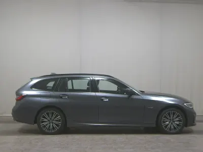 Gebraucht BMW 330 M Sport 252 PS (185 kW) 2022 Grau Kombi