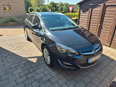 Gebraucht Opel Astra Exklusiv 165 PS (121 kW) 2014 Schwarz Kombi