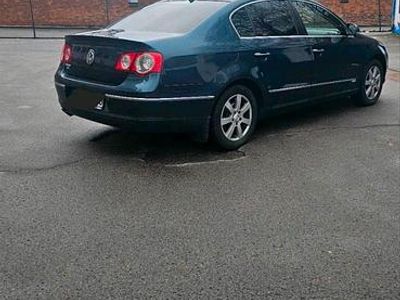 Gebraucht VW Passat 140 PS (102 kW) 2007 Blau Limousine