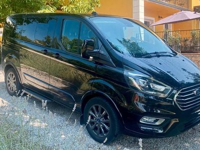 Second-hand Ford Tourneo Titanium 185 CP (136 kW) 2021 Negru Monovolum