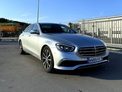 Gebraucht Mercedes E220 Exclusive Luxury 194 PS (142 kW) 2020 Silber Limousine