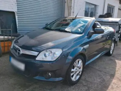 Gebraucht Opel Tigra 90 PS (66 kW) 2007 Silber Cabrio