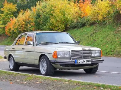 Gebraucht Mercedes 230 136 PS (100 kW) 1982 Grün Limousine