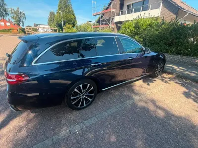 Gebraucht Mercedes E220 Avantgarde 194 PS (142 kW) 2018 Cavansitblau (metallic) Kombi